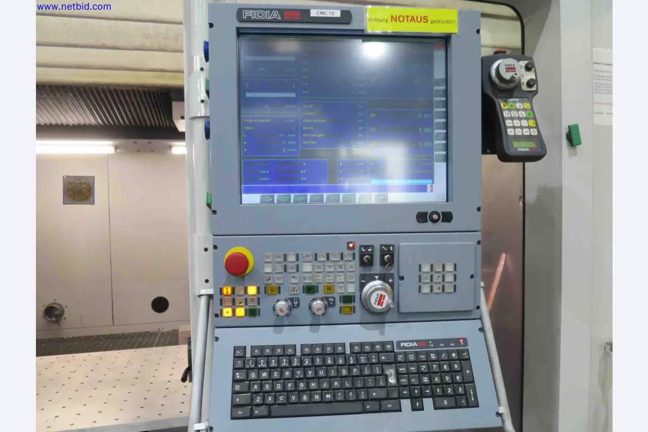 Machines CNC bien entretenues destinées à la fabrication de pièces métalliques de précision-3