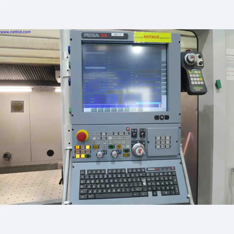 Machines CNC bien entretenues destinées à la fabrication de pièces métalliques de précision-3