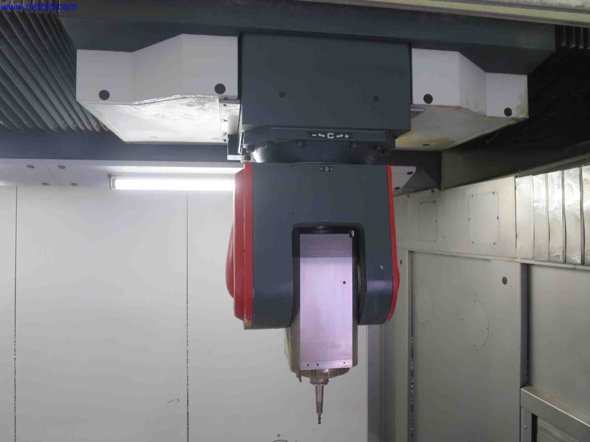 Machines CNC bien entretenues destinées à la fabrication de pièces métalliques de précision-7