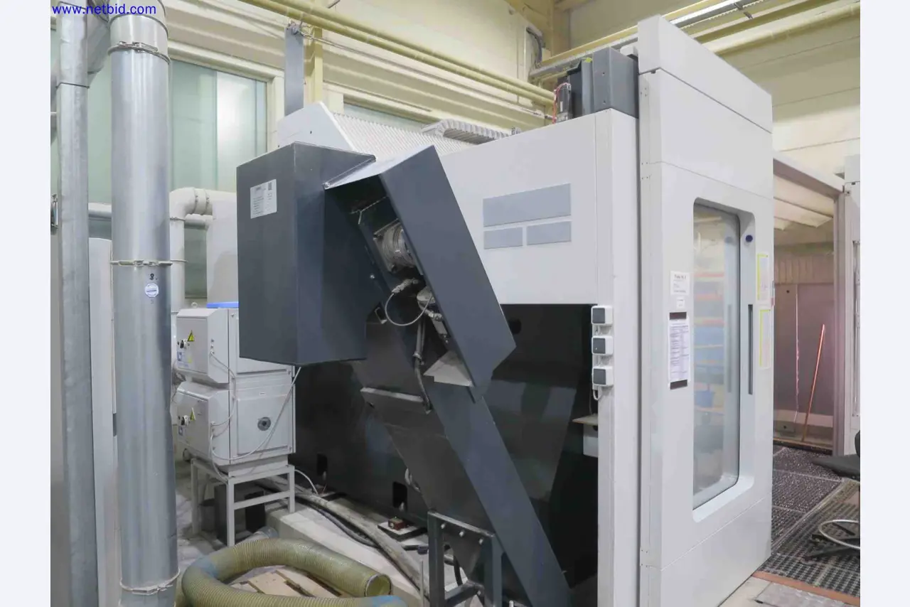 Machines CNC bien entretenues destinées à la fabrication de pièces métalliques de précision-8