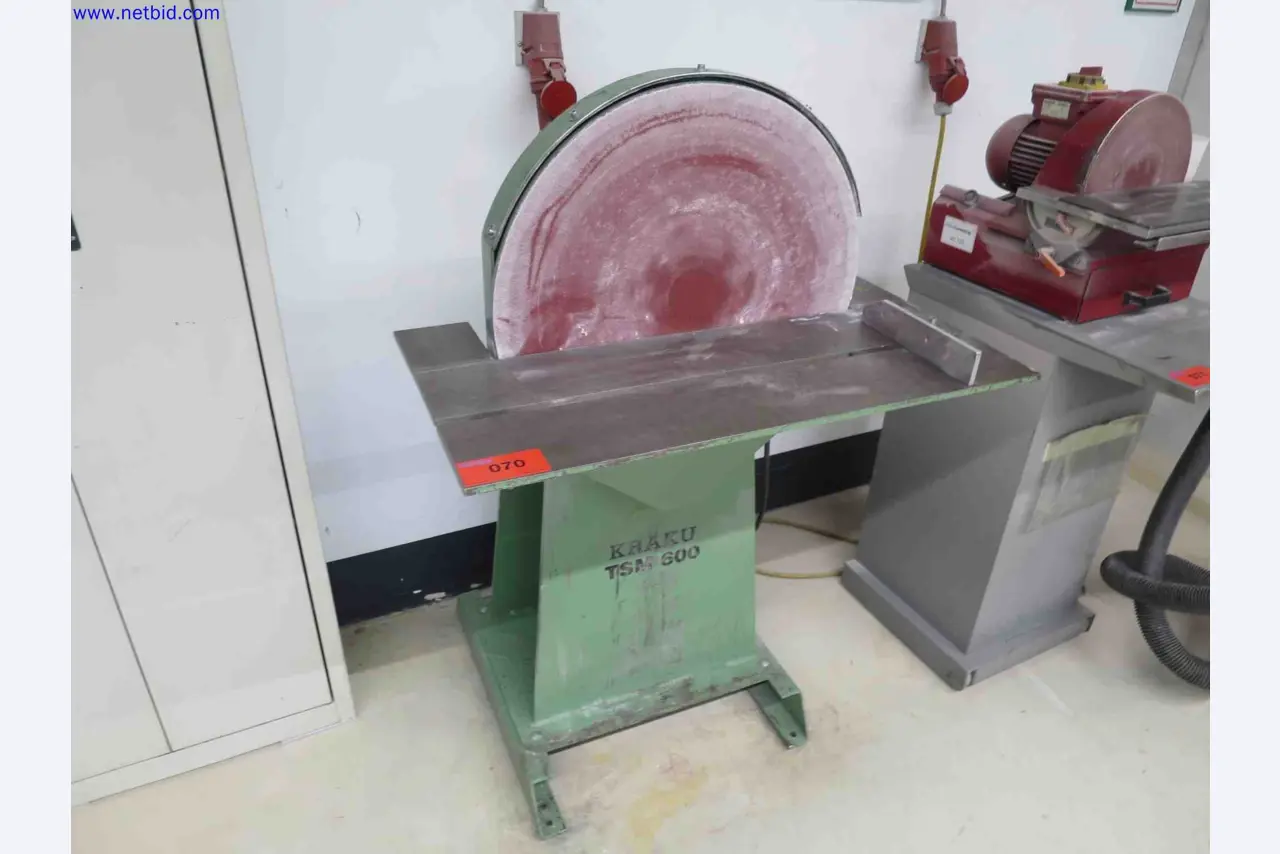 Machines CNC bien entretenues destinées à la fabrication de pièces métalliques de précision-1