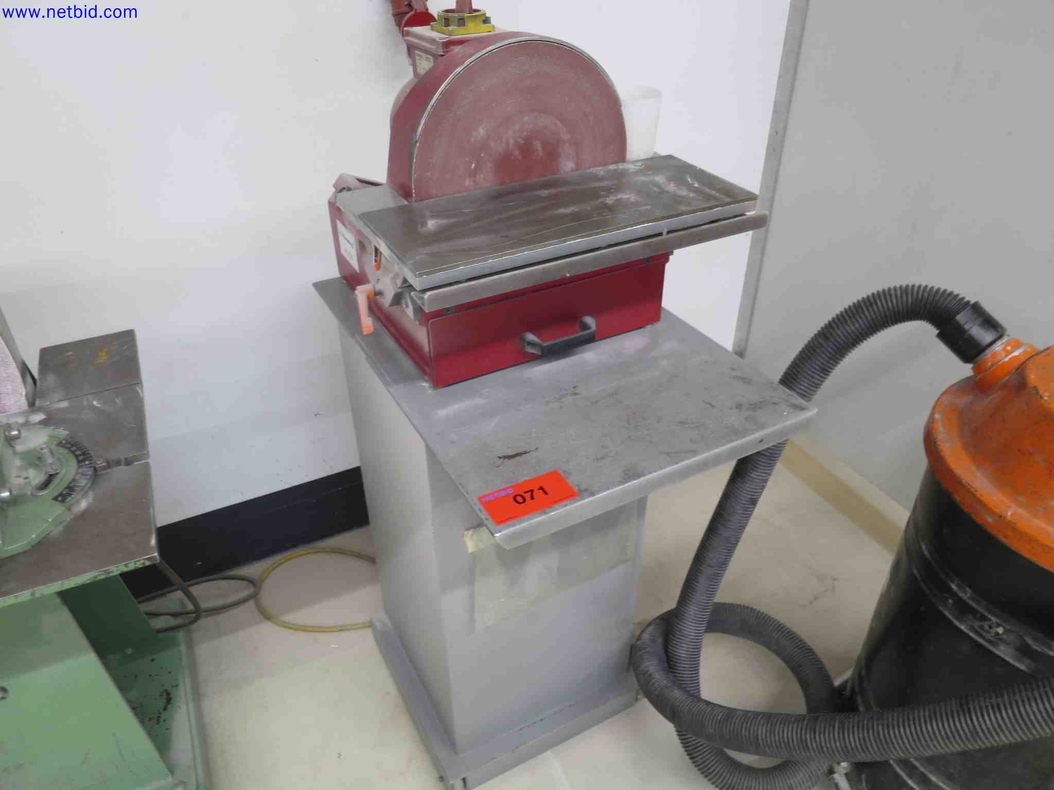 Machines CNC bien entretenues destinées à la fabrication de pièces métalliques de précision-1