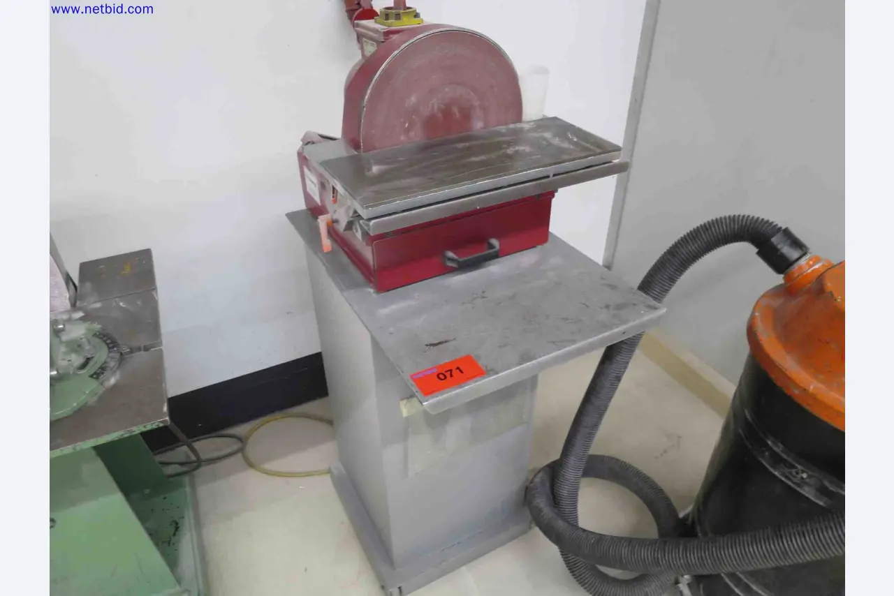 Machines CNC bien entretenues destinées à la fabrication de pièces métalliques de précision-1