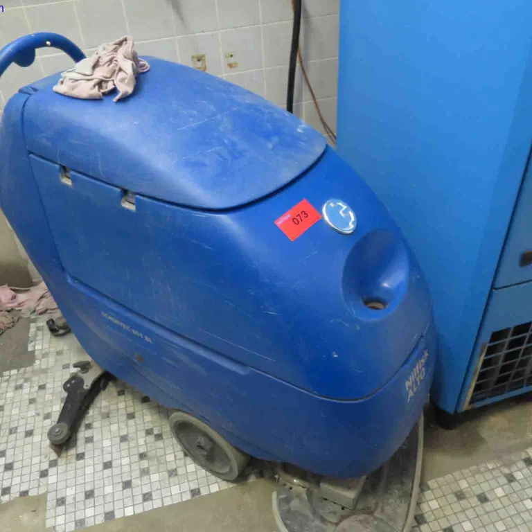 Máquina fregadora-aspiradora Nilfisk Alto Scrubtec 661BL