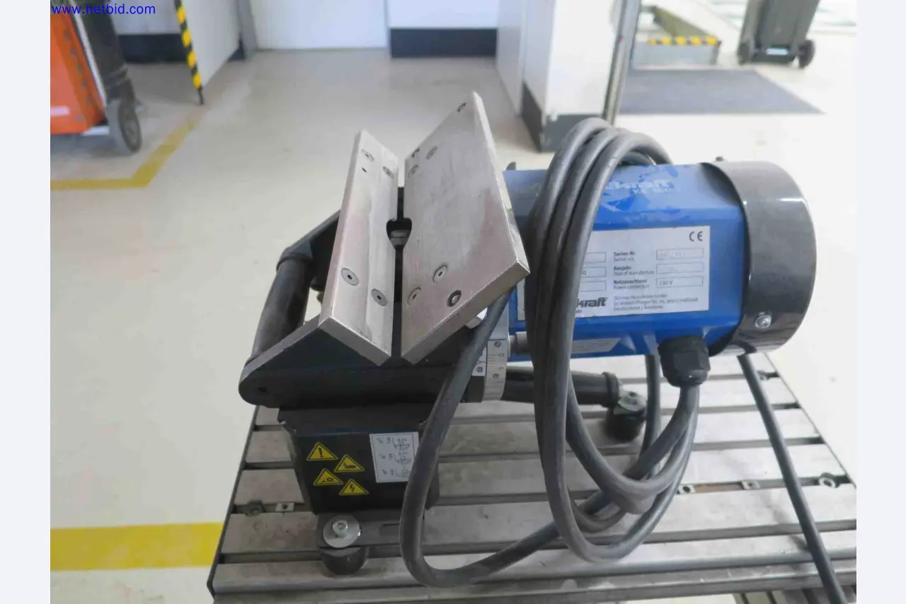 Máquinas CNC en buen estado para la fabricación de componentes metálicos de precisión-1