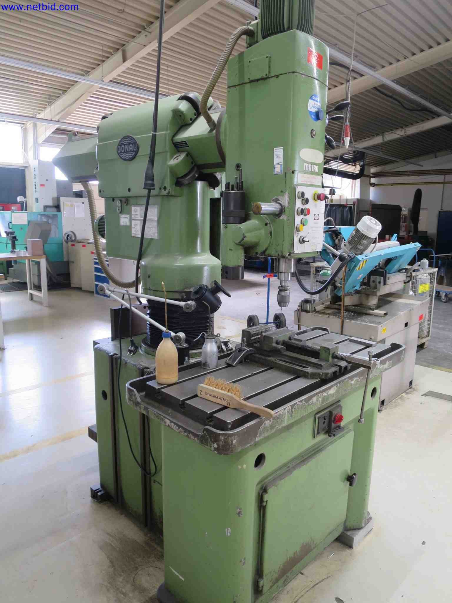 Máquinas CNC en buen estado para la fabricación de componentes metálicos de precisión-2