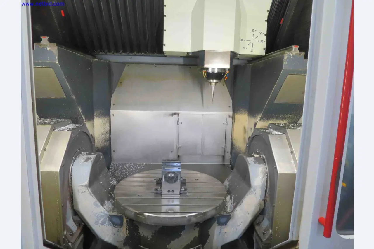 Machines CNC bien entretenues destinées à la fabrication de pièces métalliques de précision-2