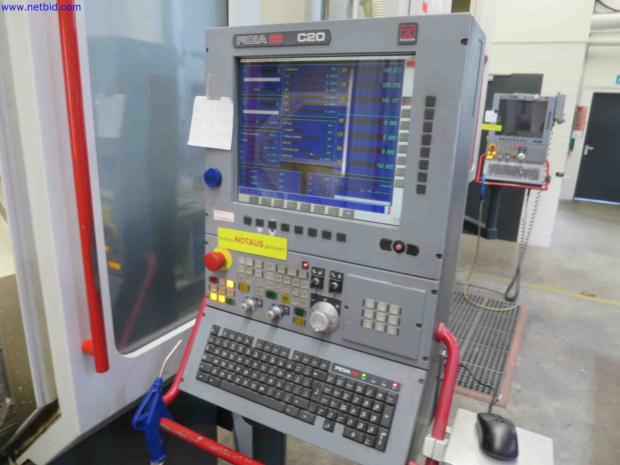 Machines CNC bien entretenues destinées à la fabrication de pièces métalliques de précision-3