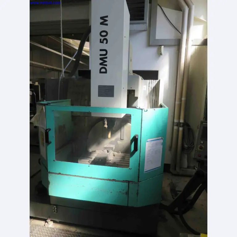 Machines CNC bien entretenues destinées à la fabrication de pièces métalliques de précision-5