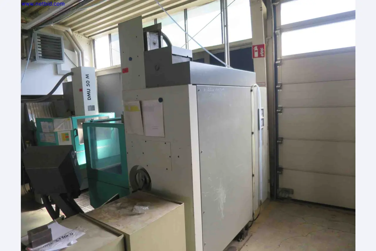 Machines CNC bien entretenues destinées à la fabrication de pièces métalliques de précision-6