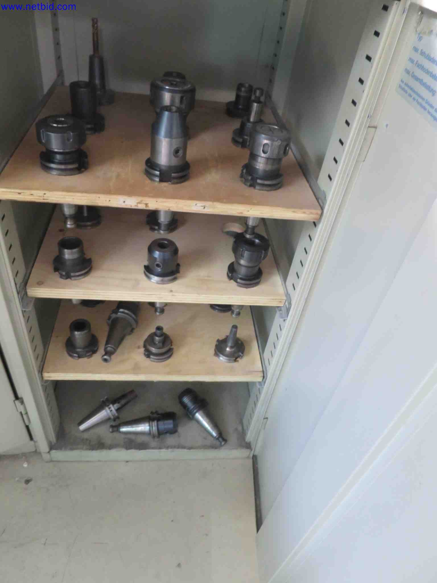 Machines CNC bien entretenues destinées à la fabrication de pièces métalliques de précision-8