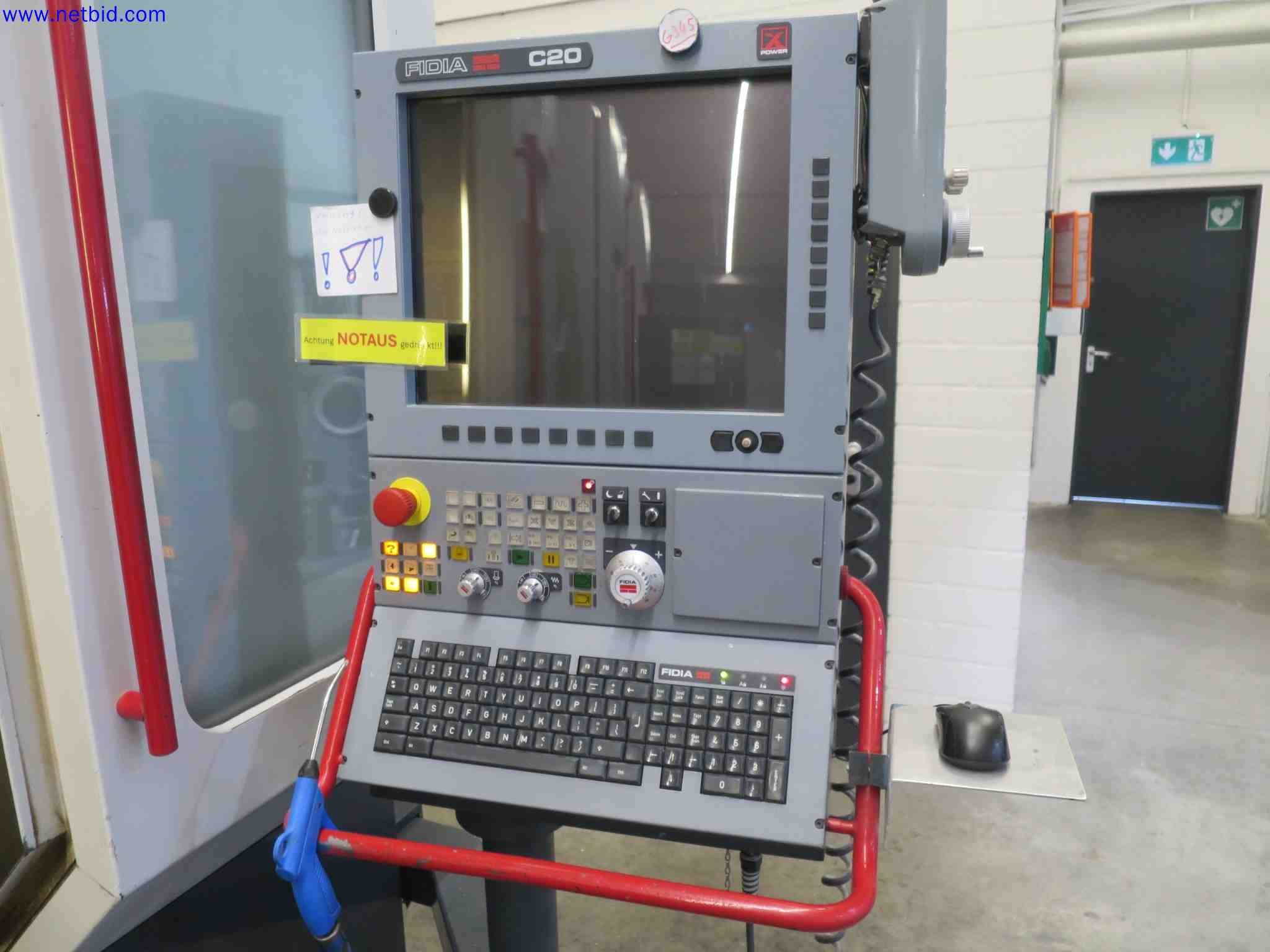 Machines CNC bien entretenues destinées à la fabrication de pièces métalliques de précision-4