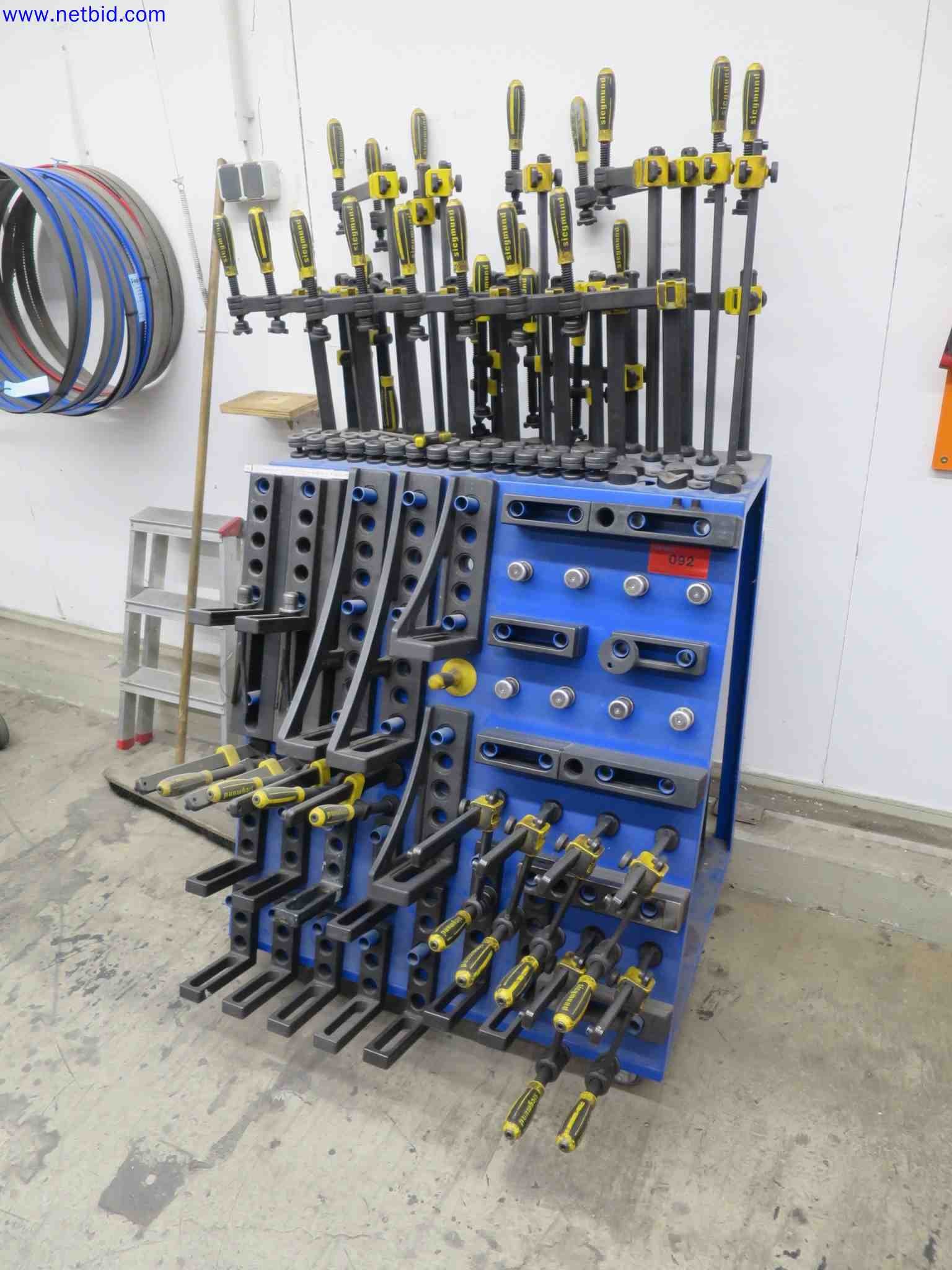 Machines CNC bien entretenues destinées à la fabrication de pièces métalliques de précision-1
