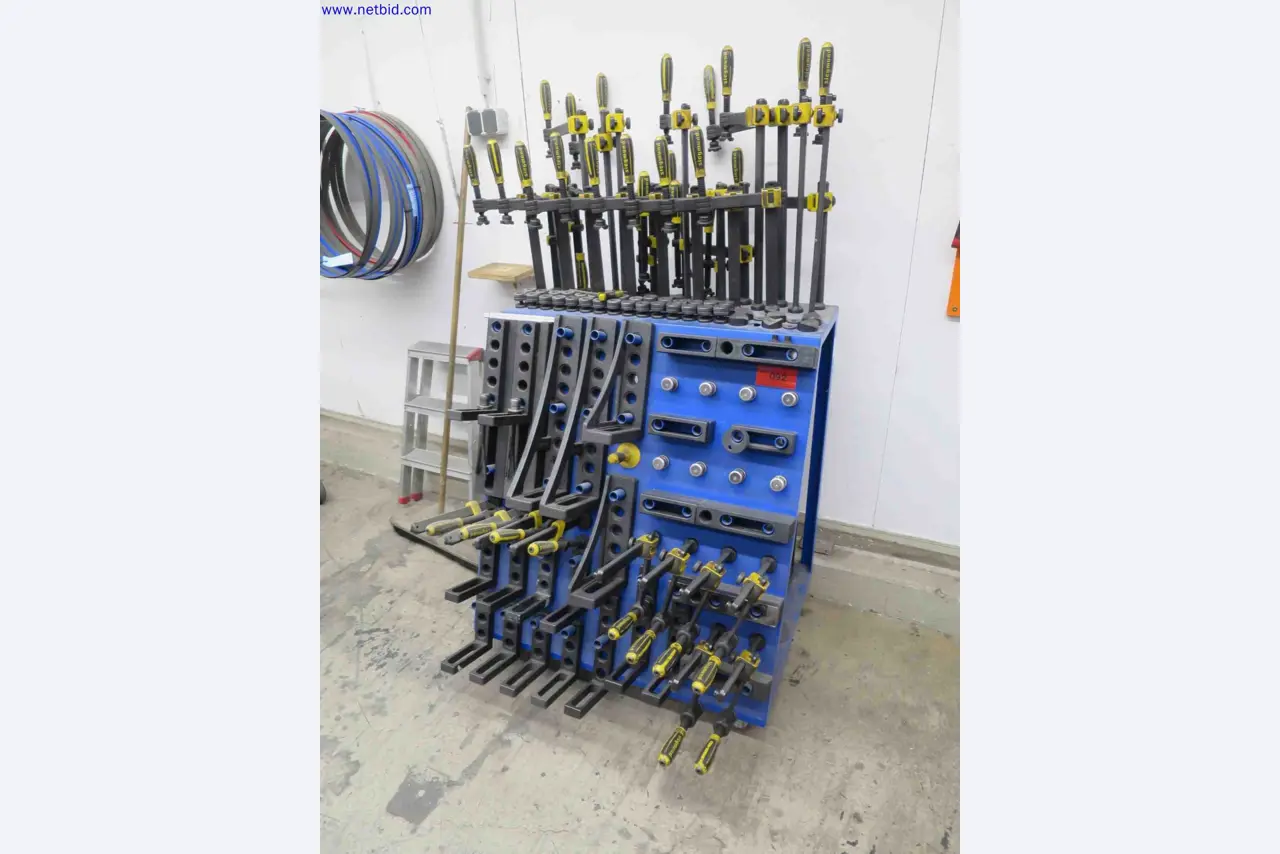 Machines CNC bien entretenues destinées à la fabrication de pièces métalliques de précision-1