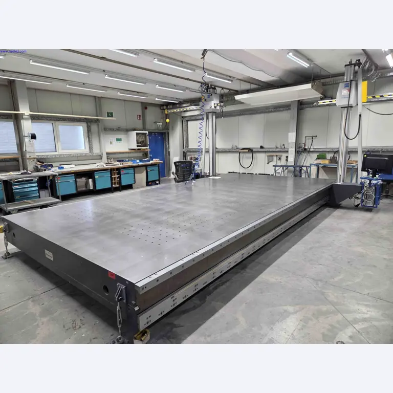 Gepflegte CNC-Maschinen zur Herstellung von präzisen Metallbauteilen-5