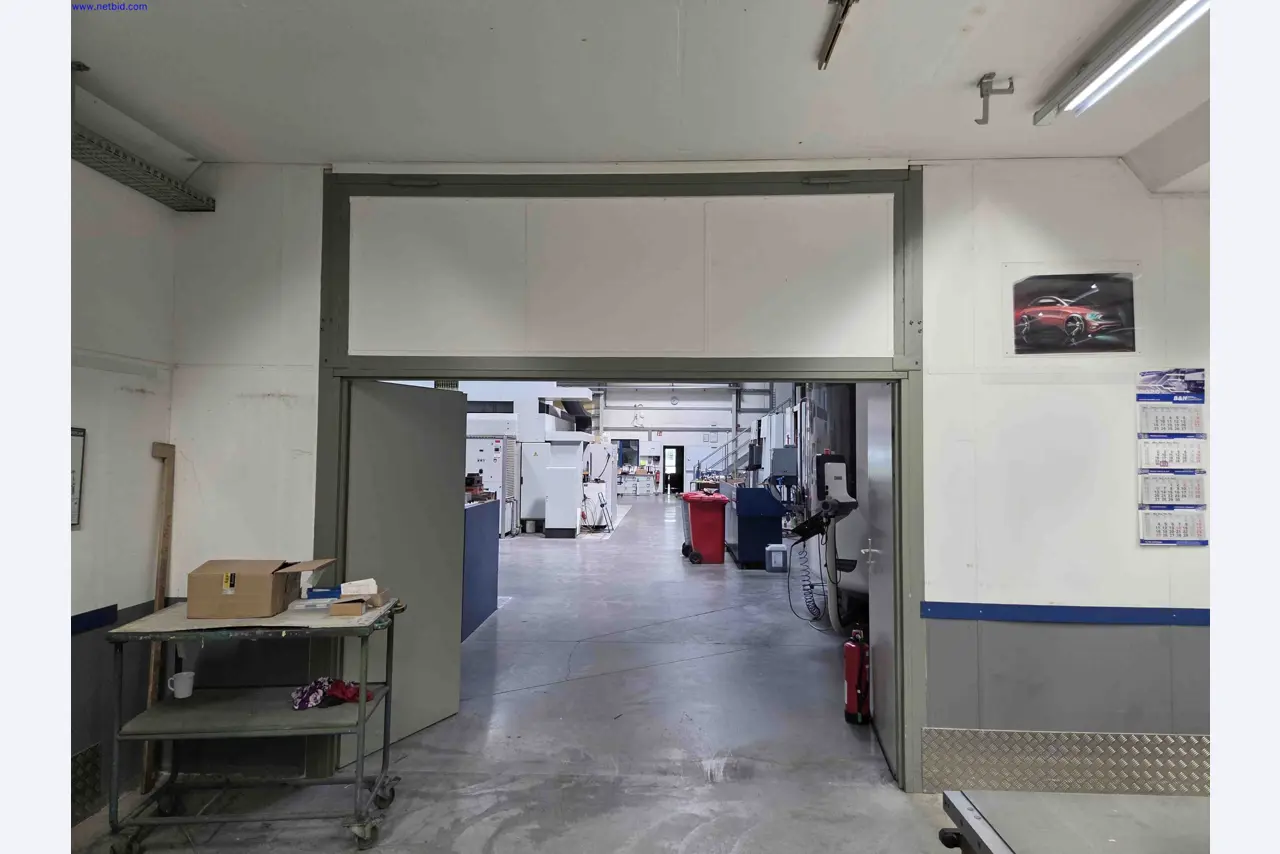 Gepflegte CNC-Maschinen zur Herstellung von präzisen Metallbauteilen-6