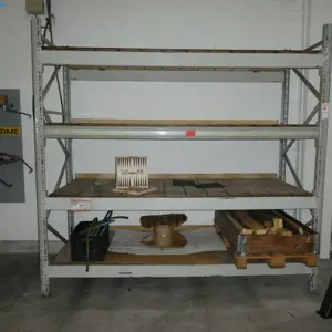 Stojan se širokým rozpětím