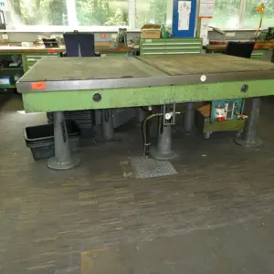 Nivelační/montážní stůl