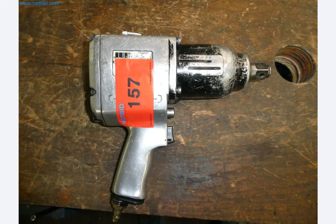 Parc de machines high-tech pour la construction de prototypes, de modèles, de moules (automobile)-1