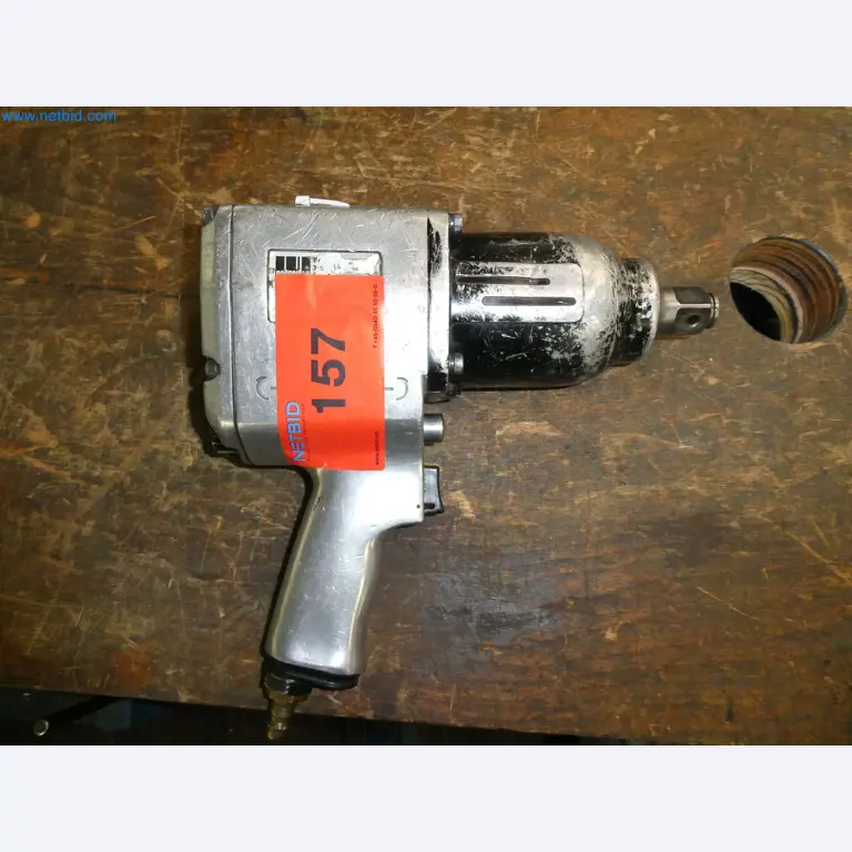 Parc de machines high-tech pour la construction de prototypes, de modèles, de moules (automobile)-1