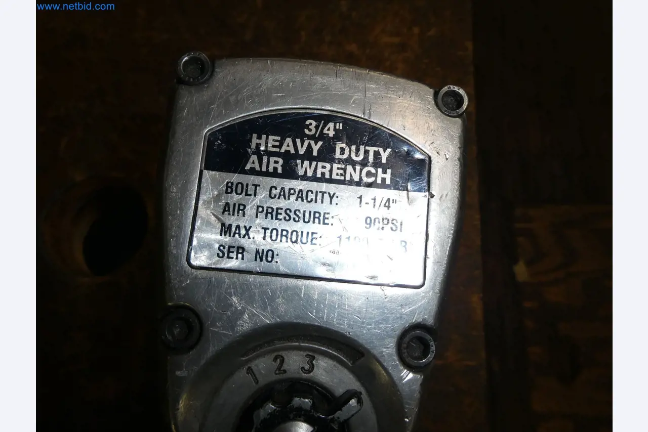 Parc de machines high-tech pour la construction de prototypes, de modèles, de moules (automobile)-2