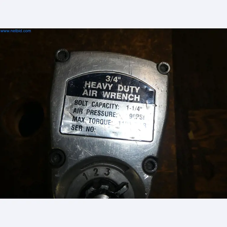 Parc de machines high-tech pour la construction de prototypes, de modèles, de moules (automobile)-2