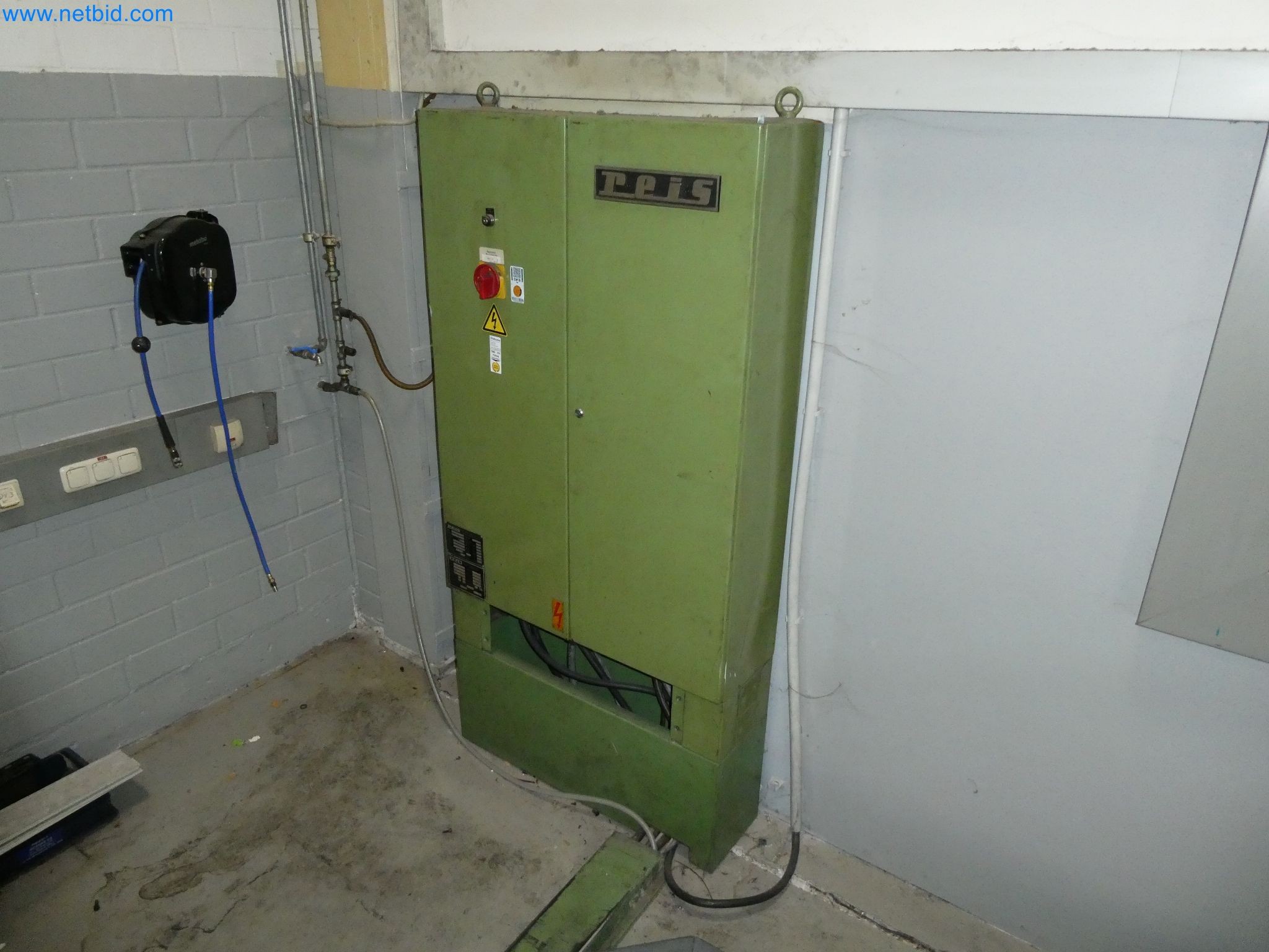 High-tech machinery for prototyping, model making, mold making (automotive)-9