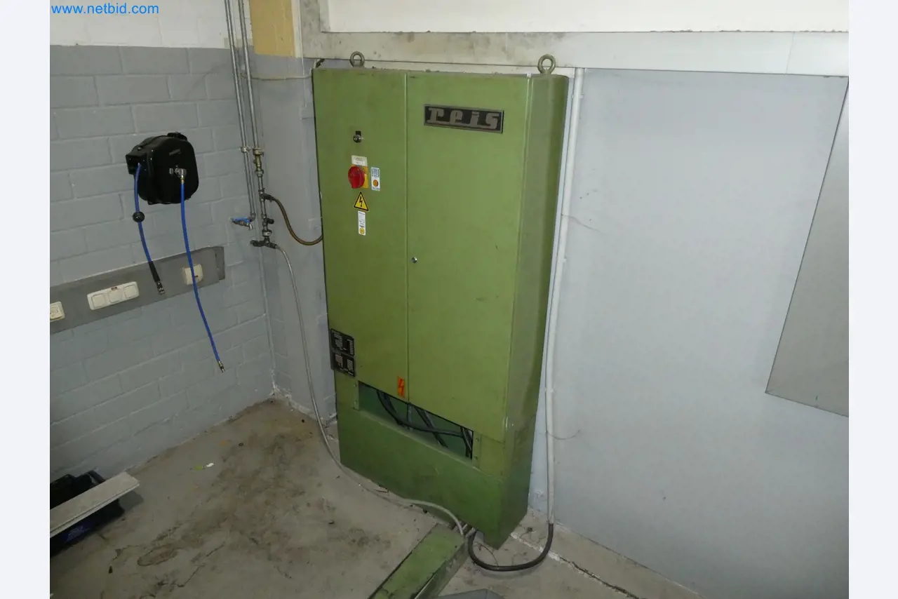 High-tech machinery for prototyping, model making, mold making (automotive)-9