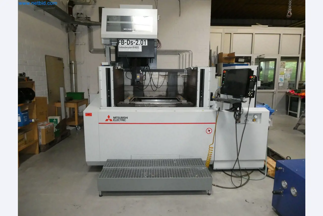 High-tech machinery for prototyping, model making, mold making (automotive)-1