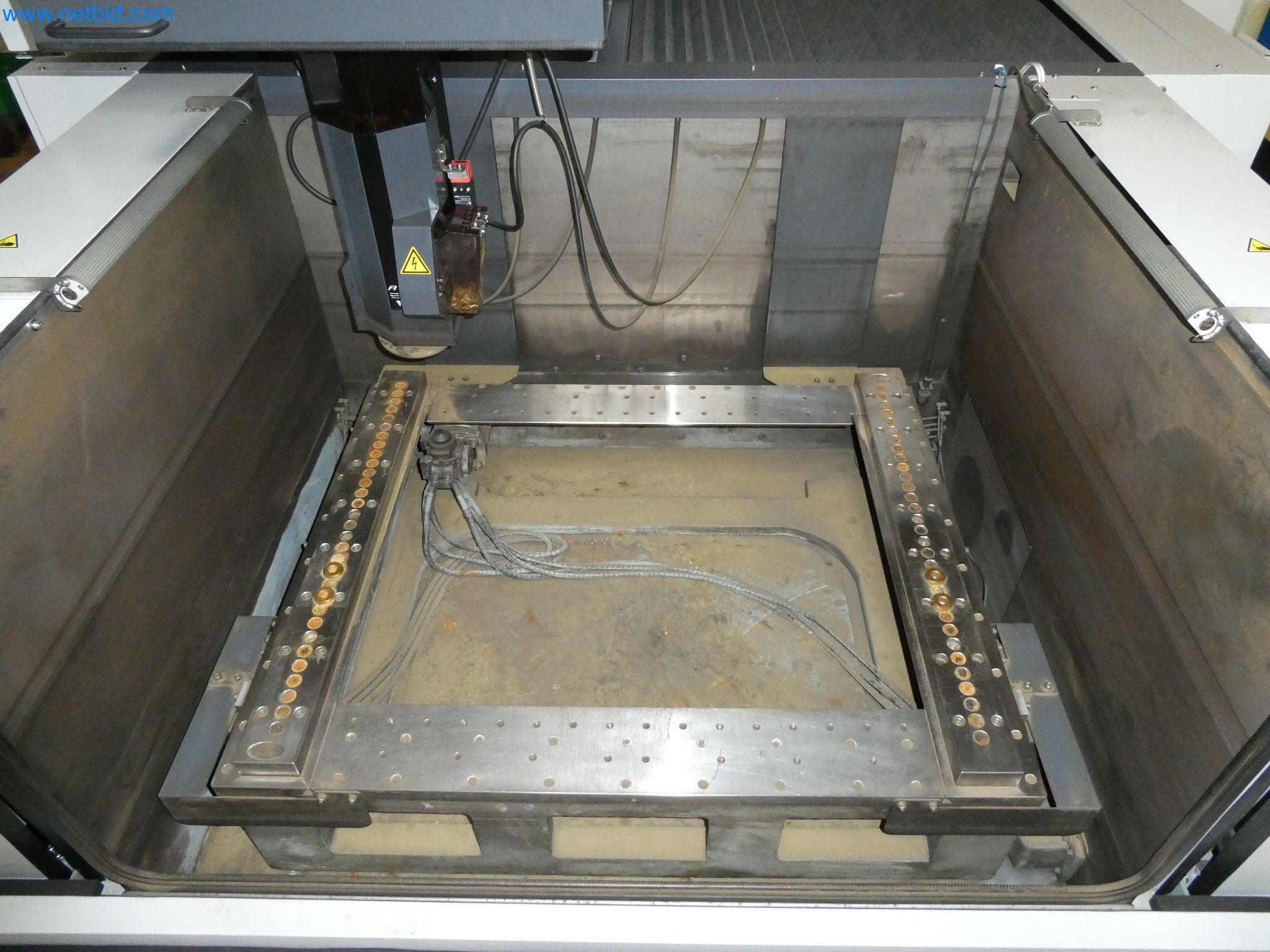 Parc de machines high-tech pour la construction de prototypes, de modèles, de moules (automobile)-5