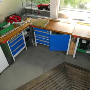 14 Pracovní stoly