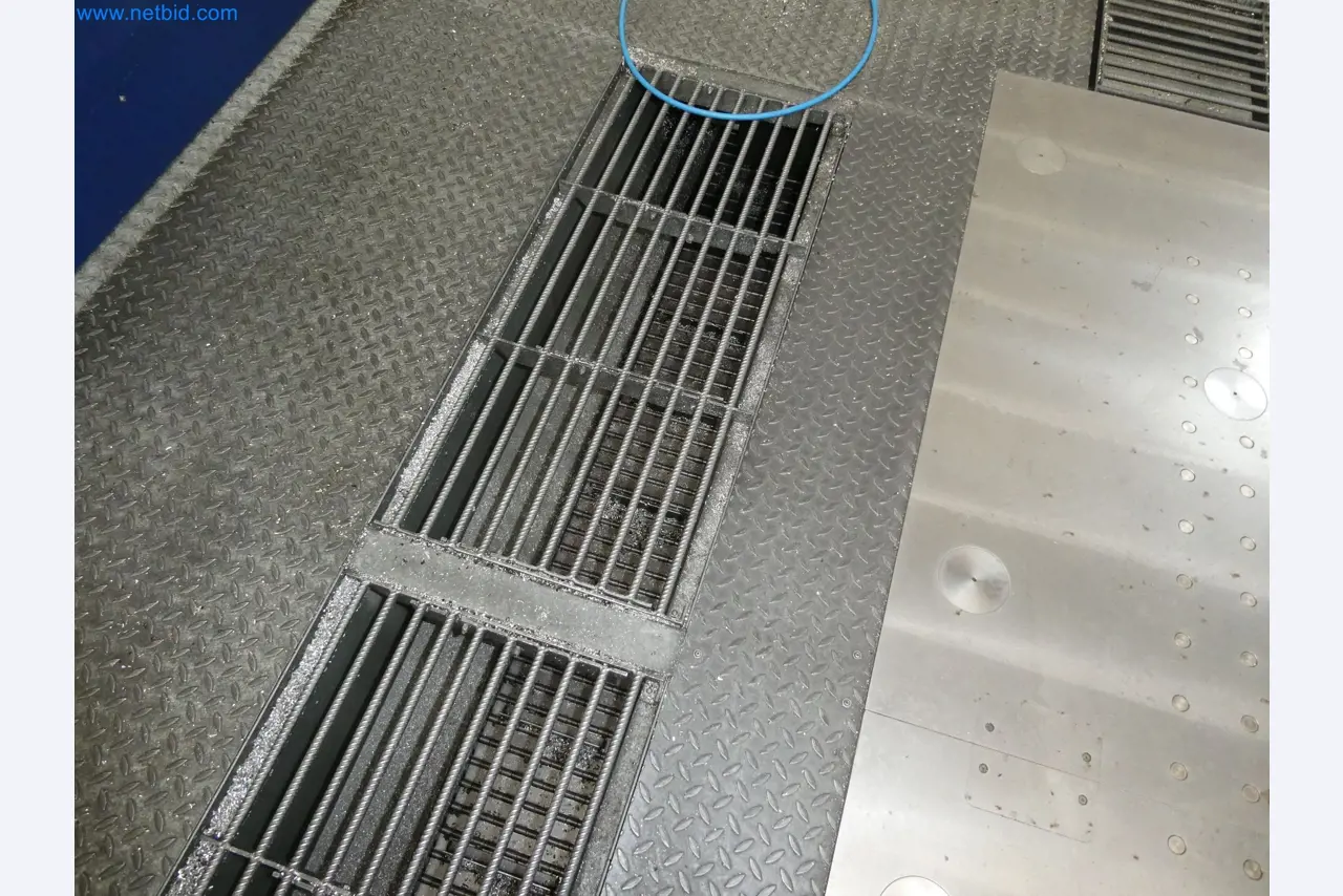 High-tech machinery for prototyping, model making, mold making (automotive)-11