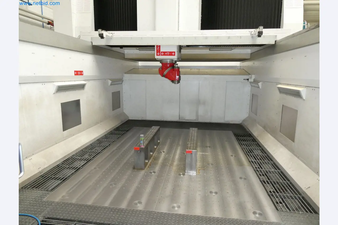 High-tech machinery for prototyping, model making, mold making (automotive)-13