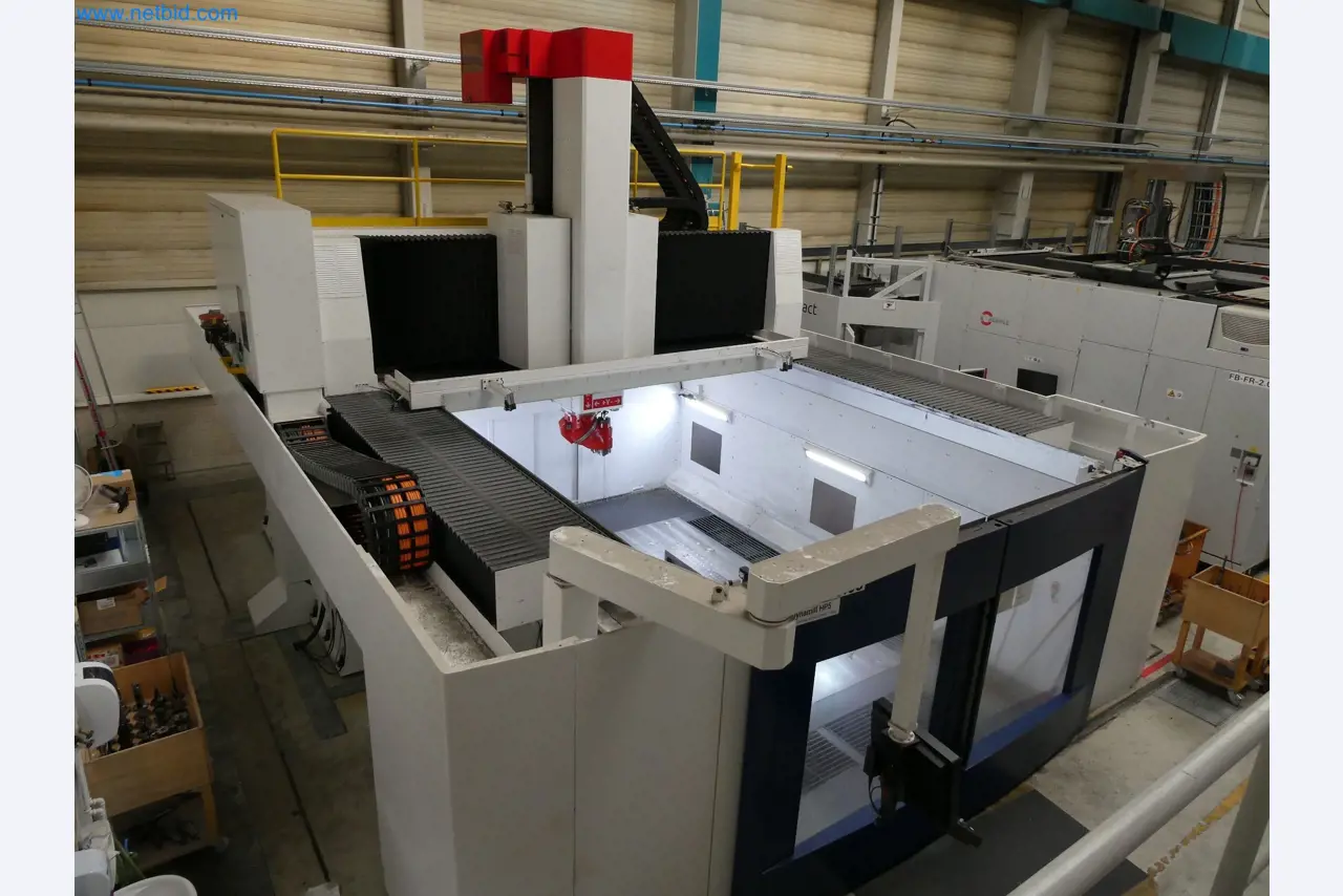 High-tech machinery for prototyping, model making, mold making (automotive)-14