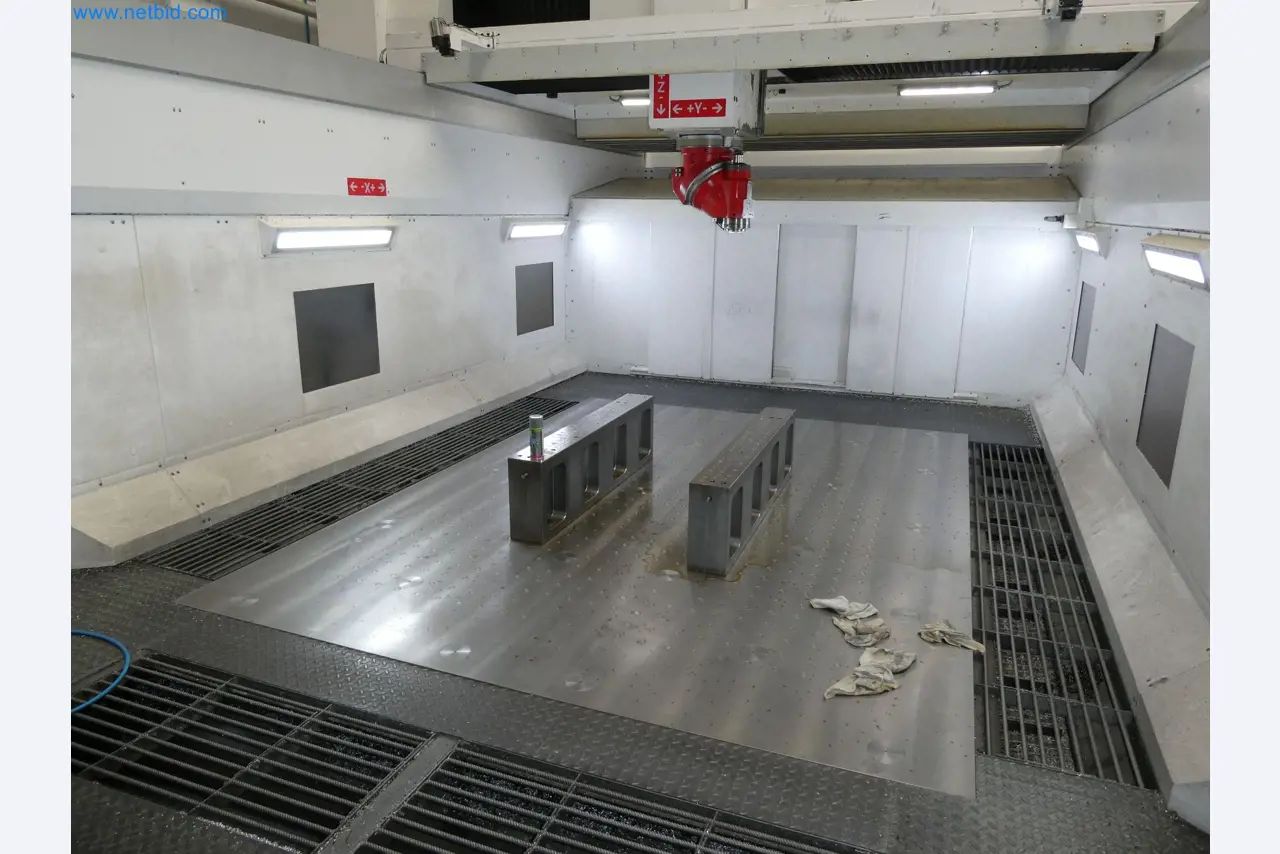 High-tech machinery for prototyping, model making, mold making (automotive)-10