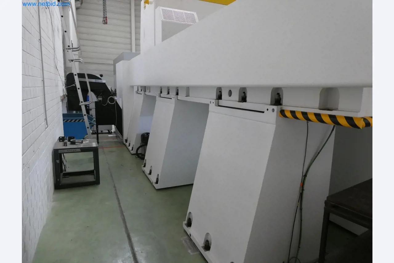 High-tech machinery for prototyping, model making, mold making (automotive)-8