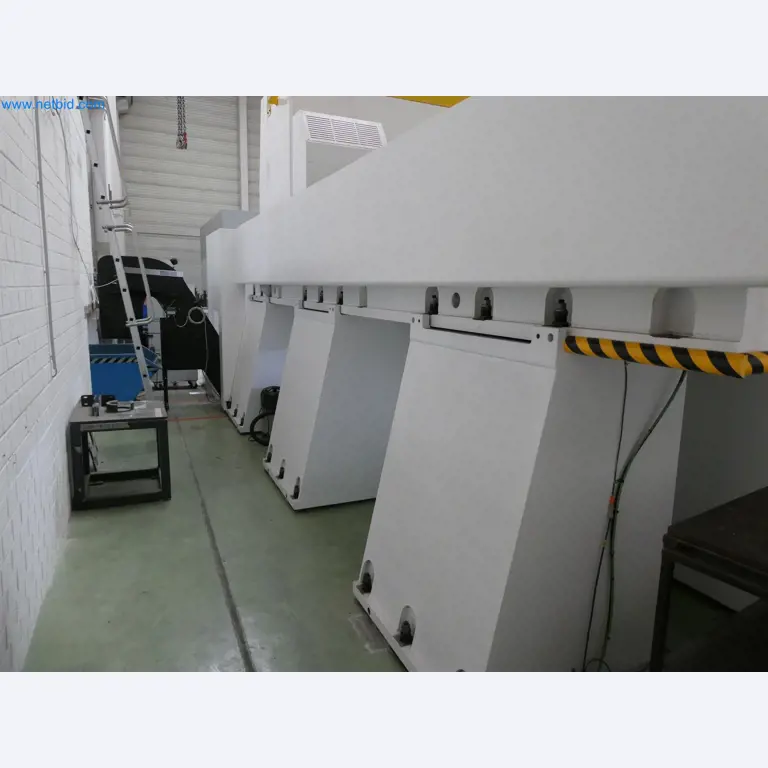 High-tech machinery for prototyping, model making, mold making (automotive)-8