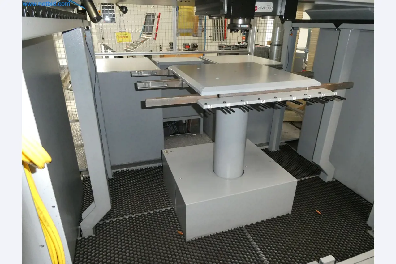 High-tech machinery for prototyping, model making, mold making (automotive)-3