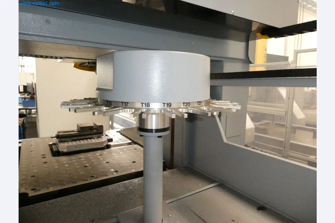 High-tech machinery for prototyping, model making, mold making (automotive)-4