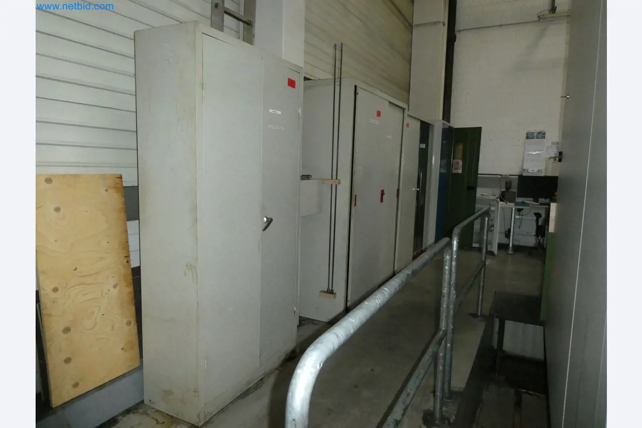 High-tech machinery for prototyping, model making, mold making (automotive)-12