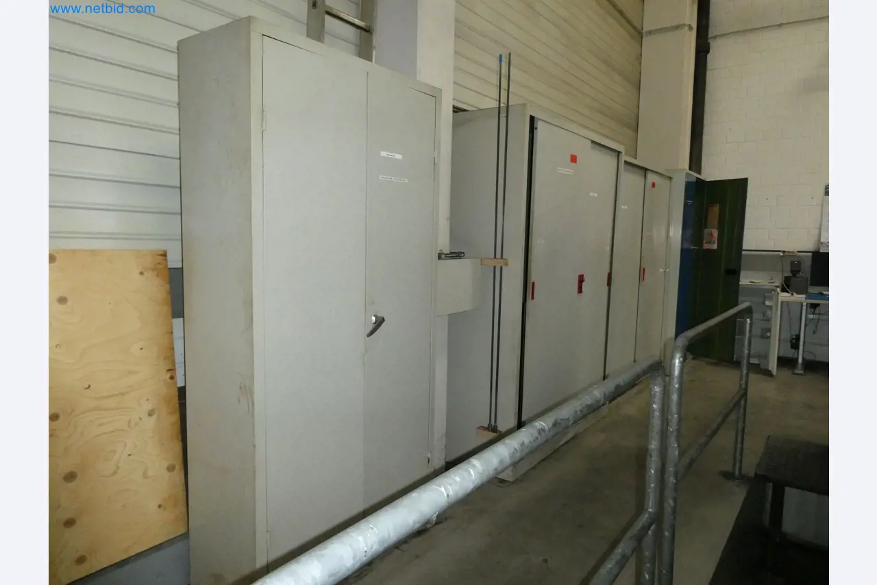 High-tech machinery for prototyping, model making, mold making (automotive)-17