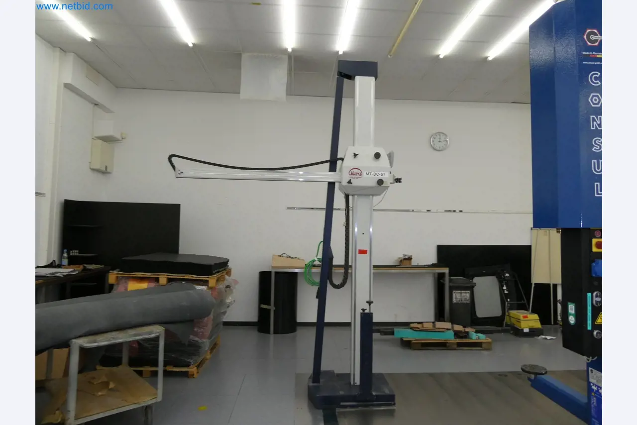 High-tech machinery for prototyping, model making, mold making (automotive)-1