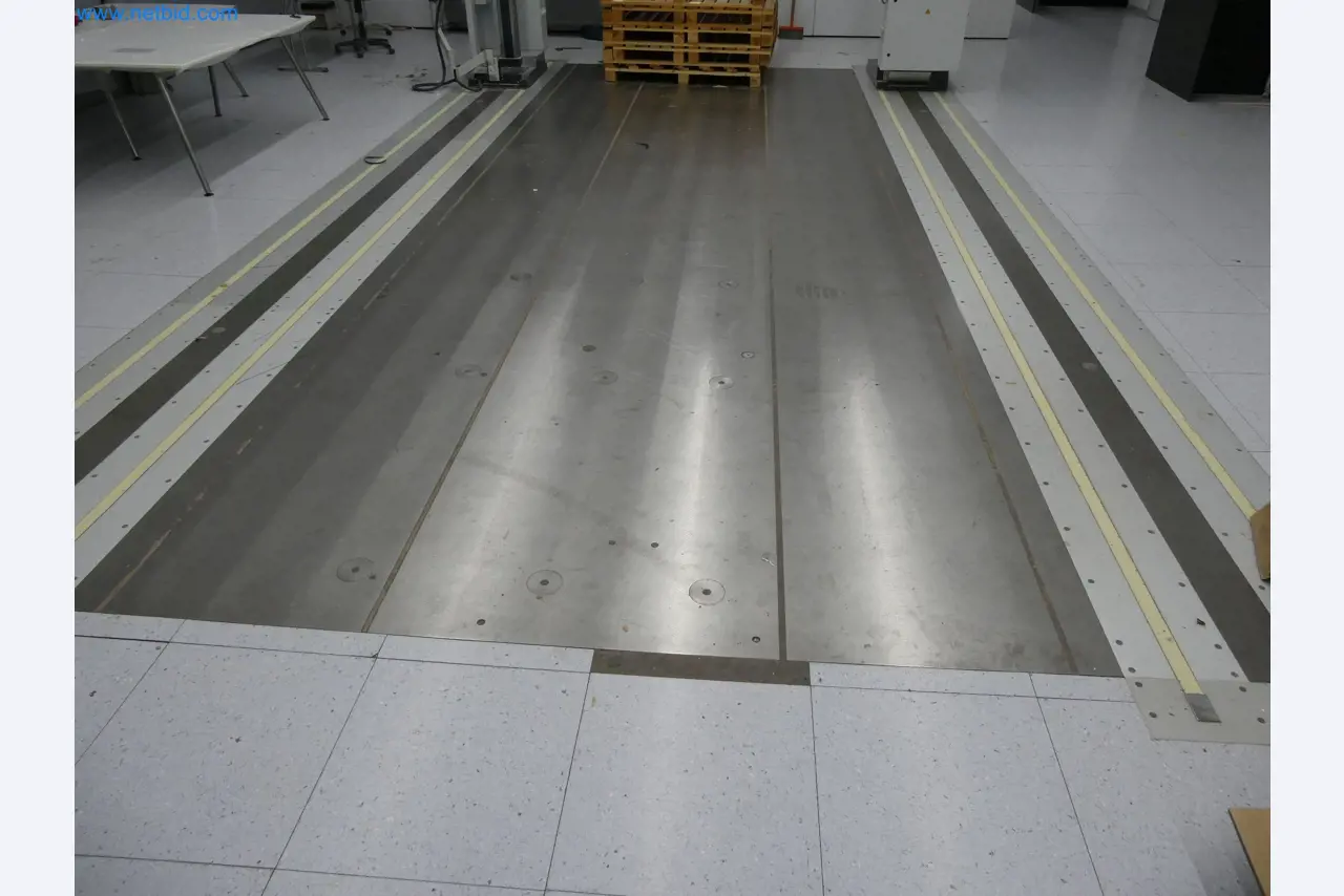 High-tech machinery for prototyping, model making, mold making (automotive)-9