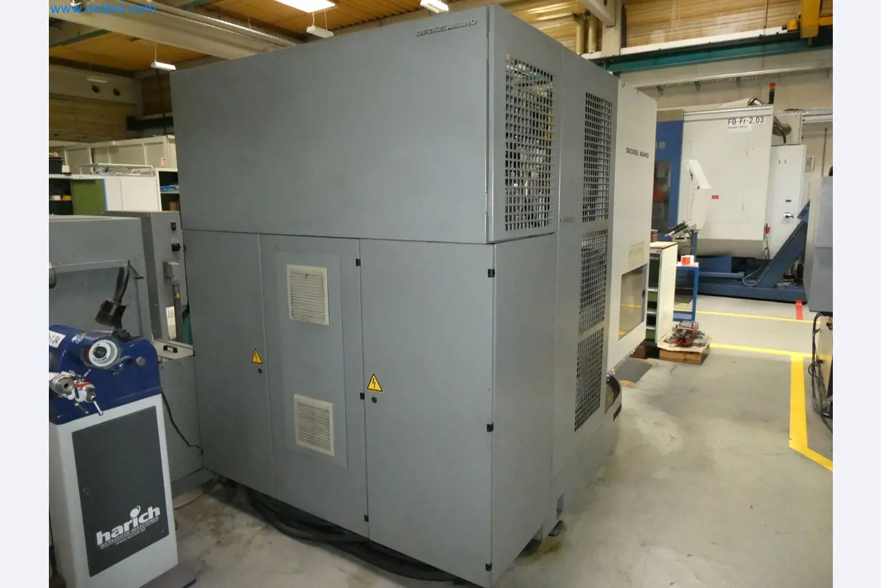 Parc de machines high-tech pour la construction de prototypes, de modèles, de moules (automobile)-3