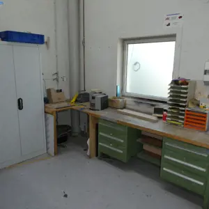 4 Kovové pracovní stoly