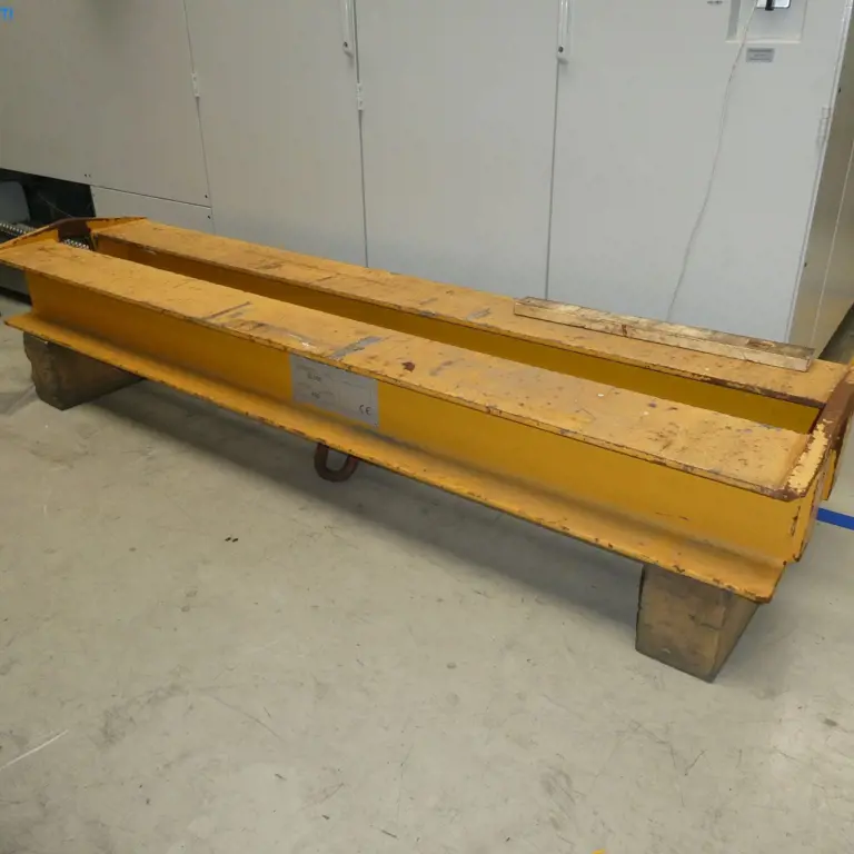Crane spreader beam