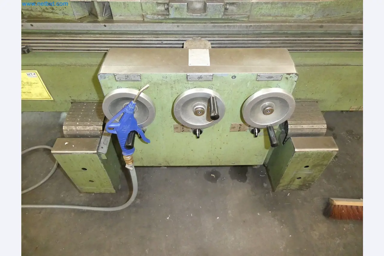 High-tech machinery for prototyping, model making, mold making (automotive)-3