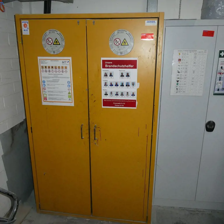 Skříň na nebezpečné materiály Denios 90 DIN 12925/T1