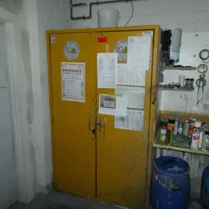 Skříň na nebezpečné materiály Denios 90 DIN 12925/TI