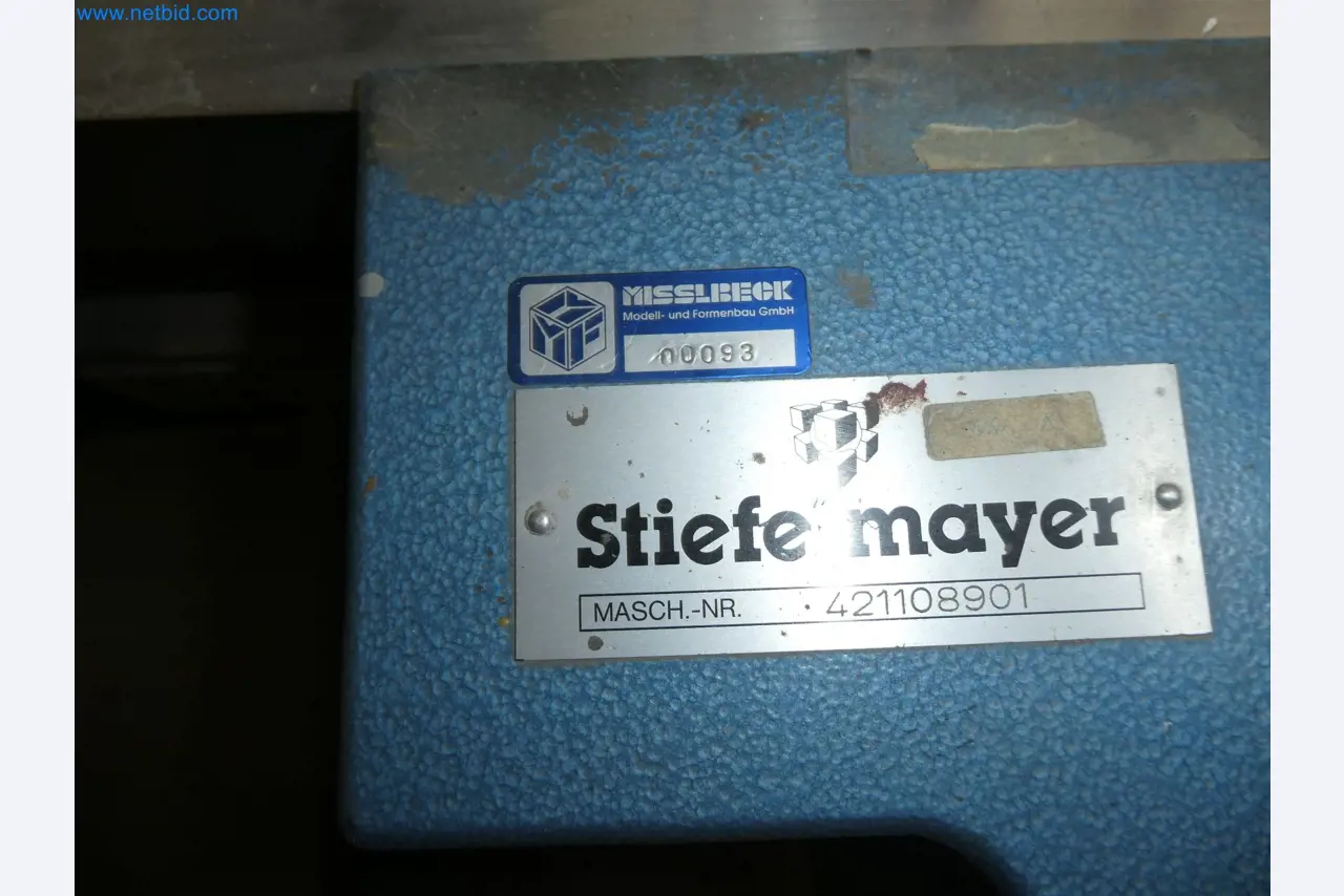 High-tech machinery for prototyping, model making, mold making (automotive)-8